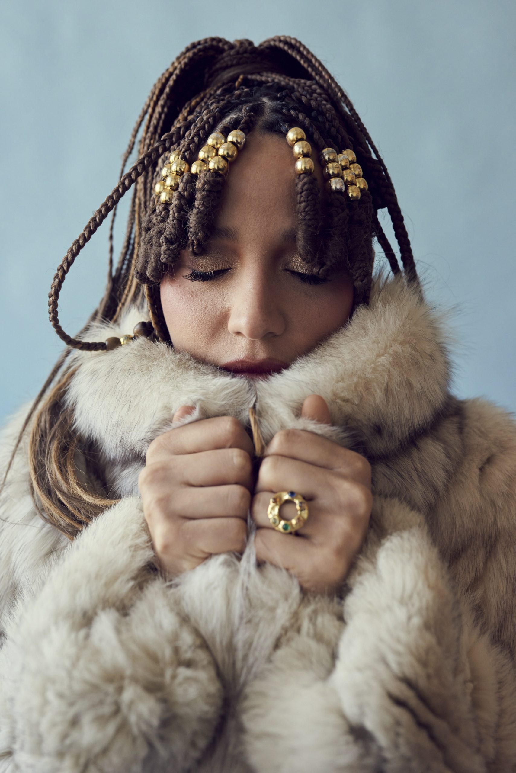 Kaia Kater shares new single, “The Internet”