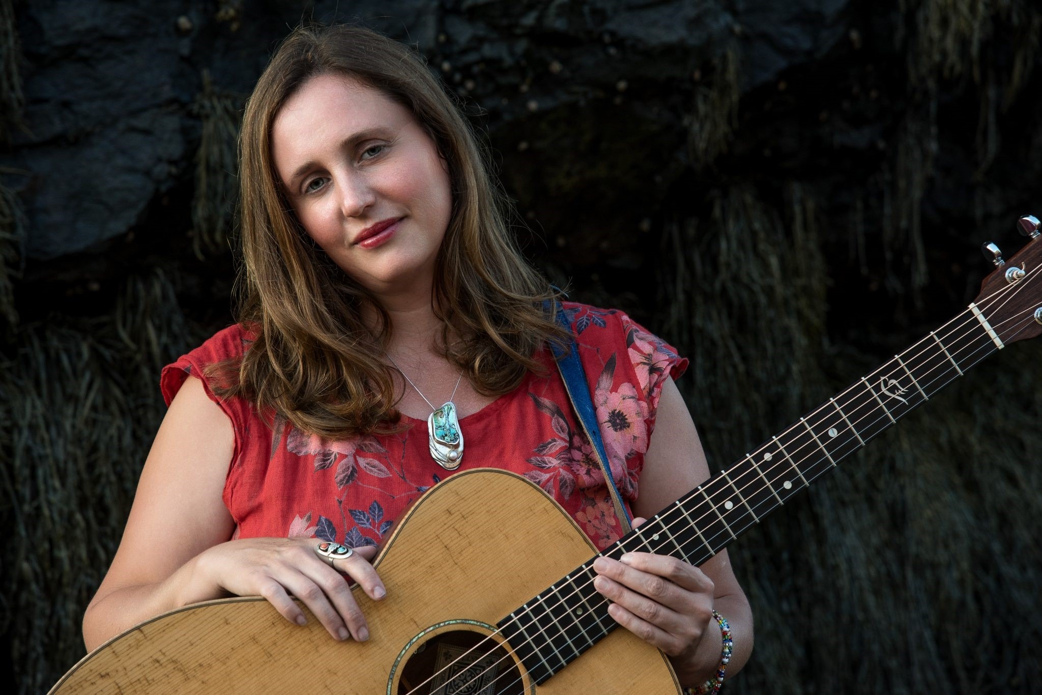 Erika Kulnys shares Double A-Side “Alcanzando la Rosa” and “Fantasma”