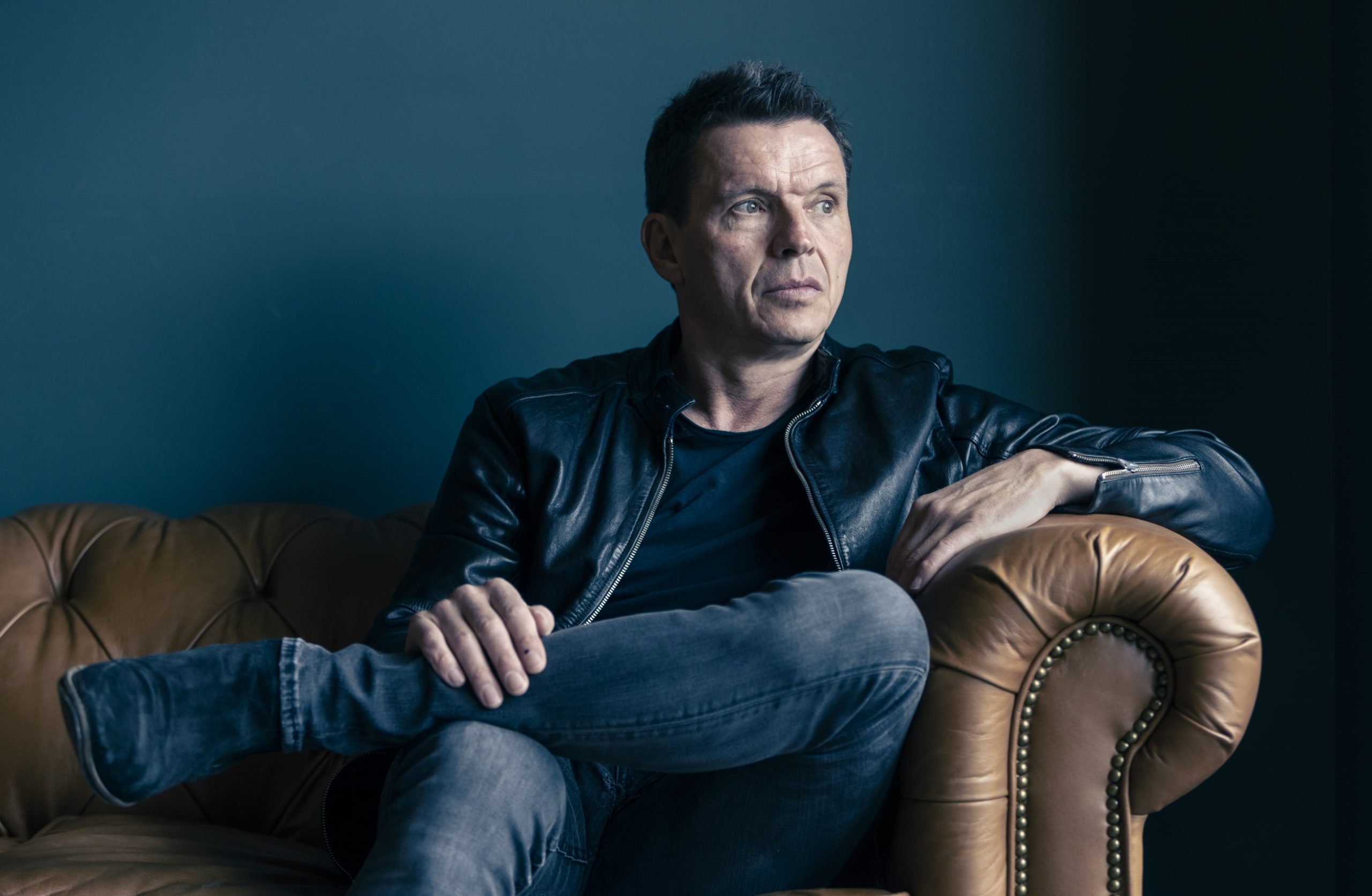 Canadian Beats Passport – Gideon Foster shares “Outside Looking In”