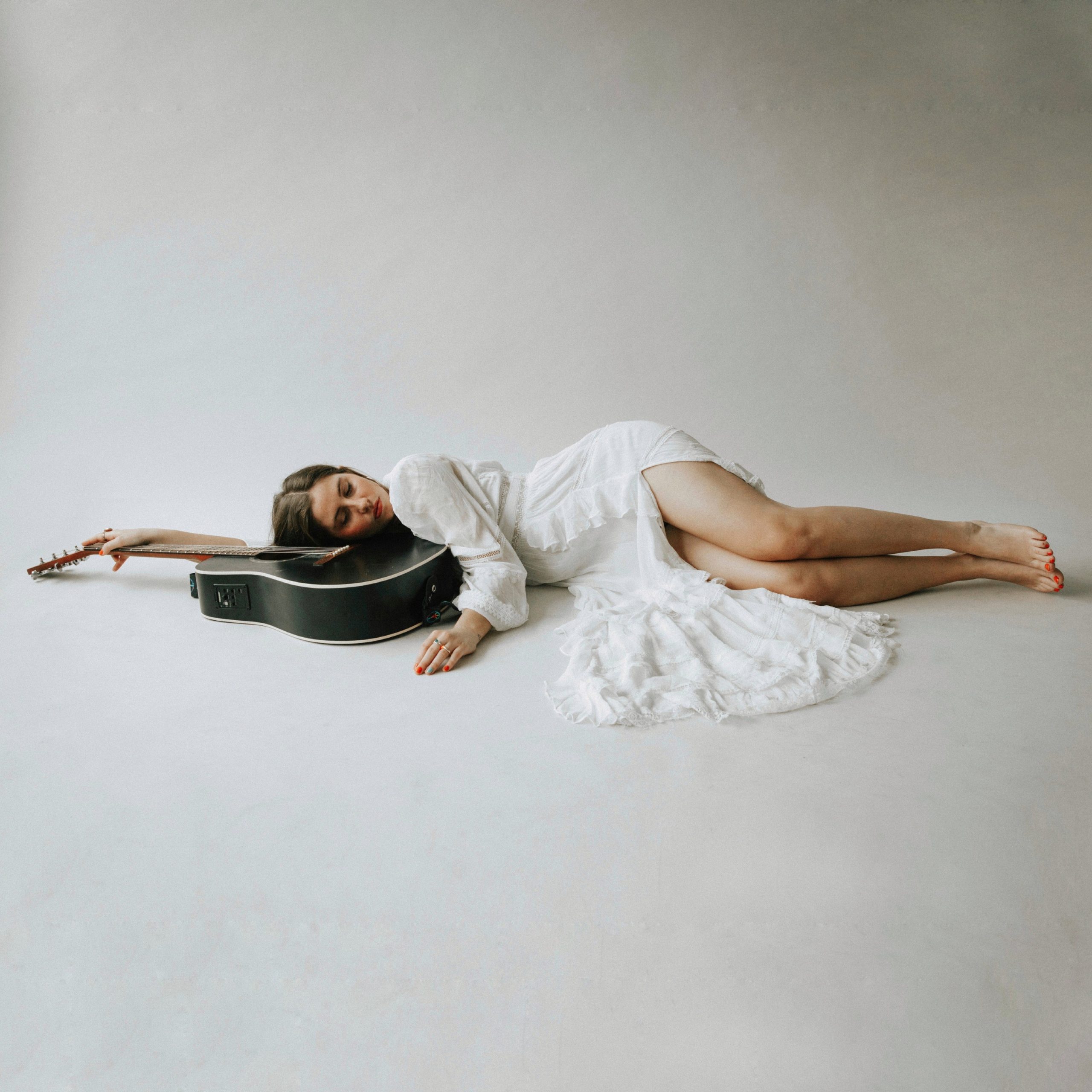 Gillian Hay shares new single, “Apartment”