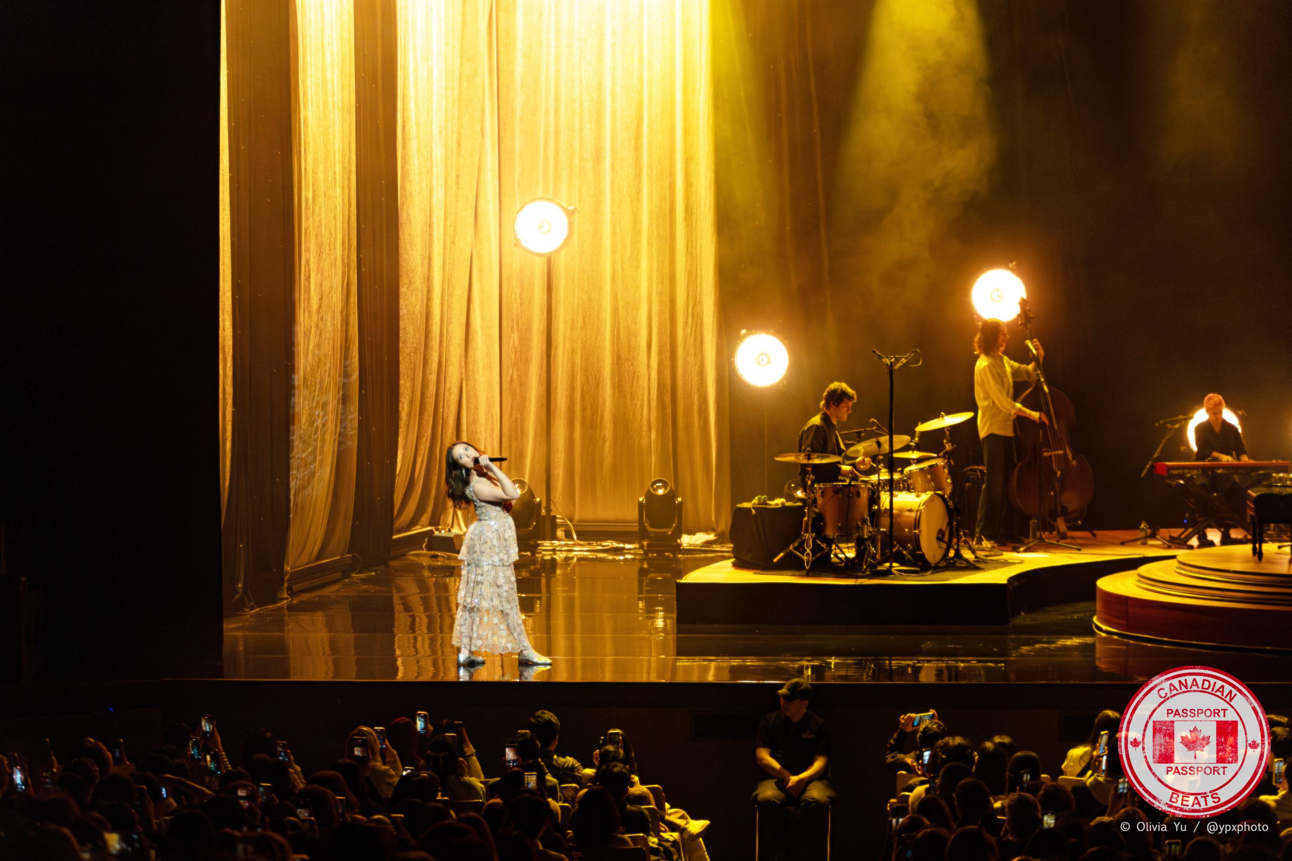 Laufey in Vancouver, BC – IN PHOTOS