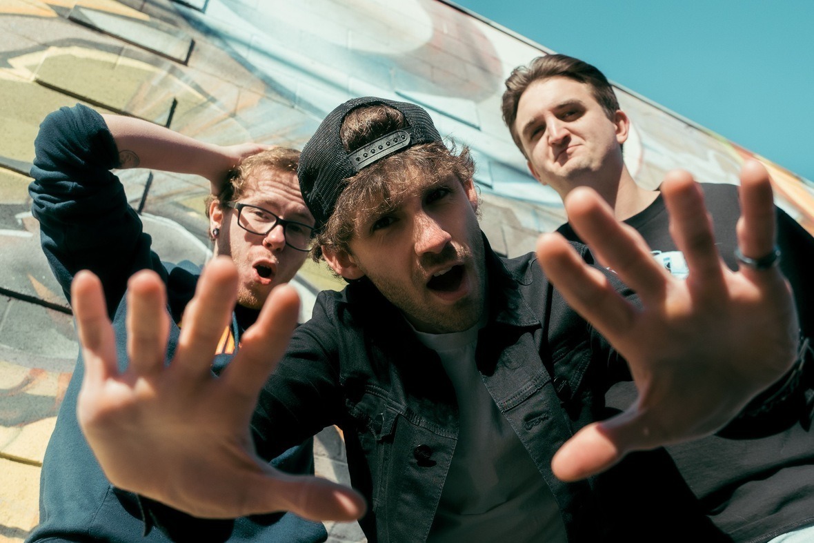 July Crowd shares new single, “Complicated”