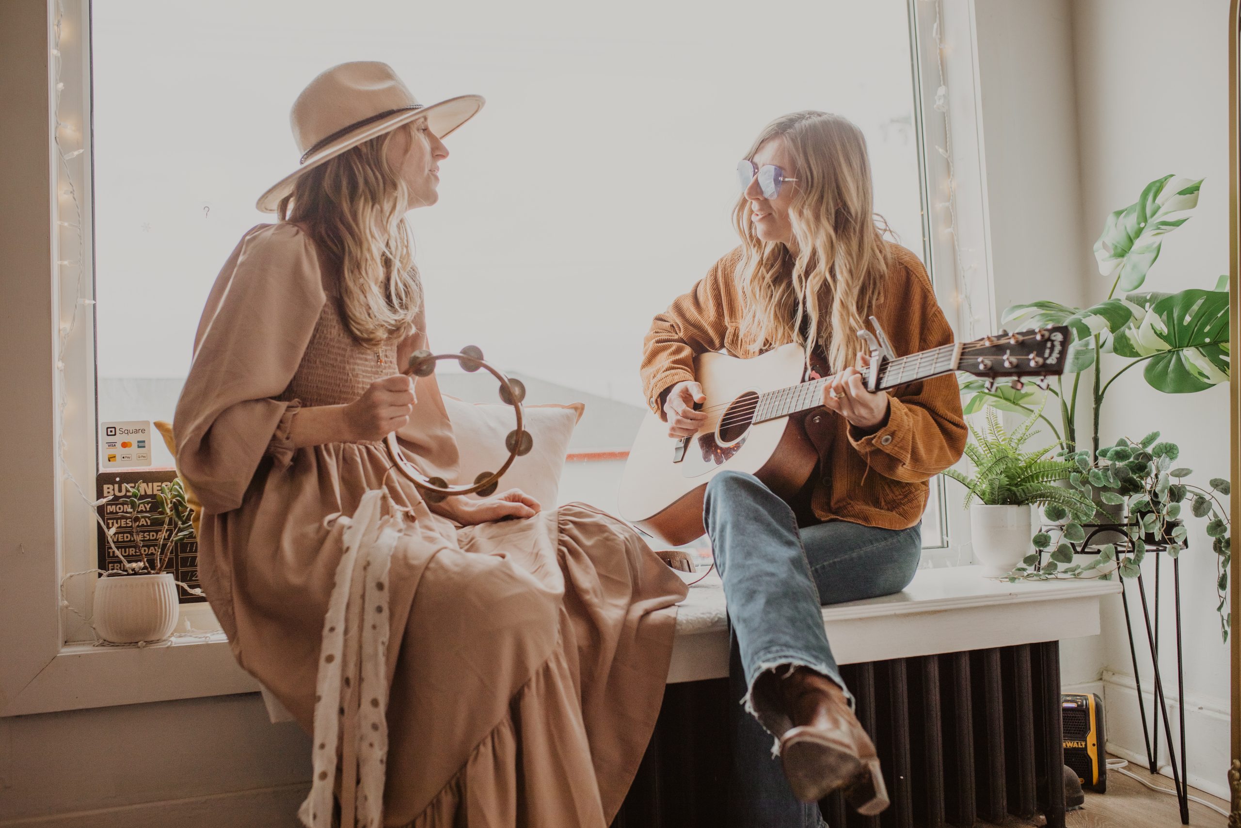 COUNTDOWN TO STAN ROGERS FOLK FESTIVAL – ZOOMIES WITH HEARTS OF KIN