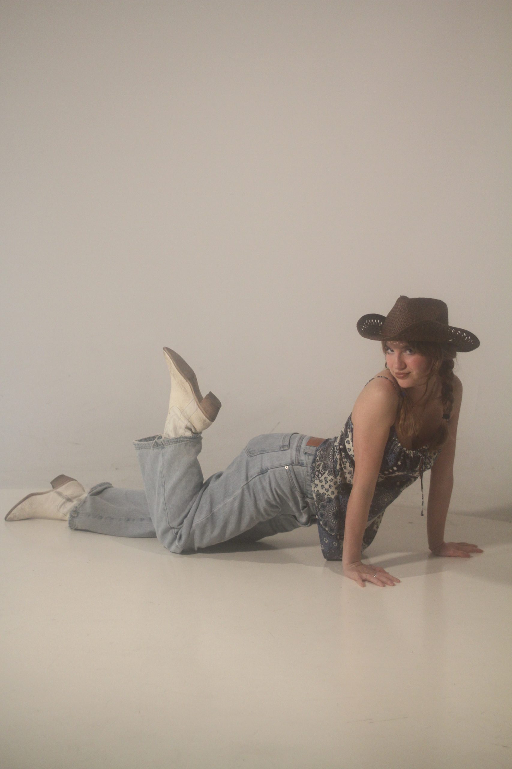 Molly Annelle shares new single, “Love Your Lova”