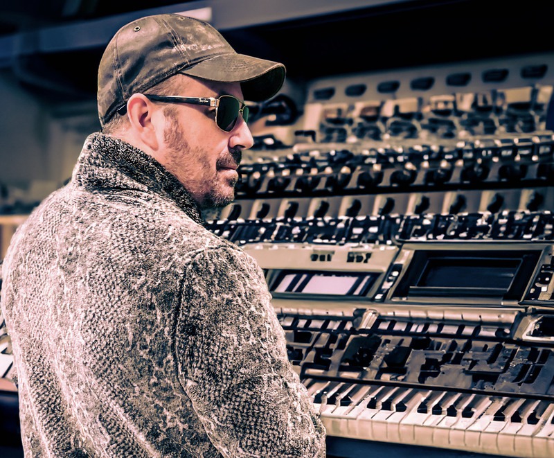 Canadian Beats Passport – Andy Ellis shares “TV Queen”