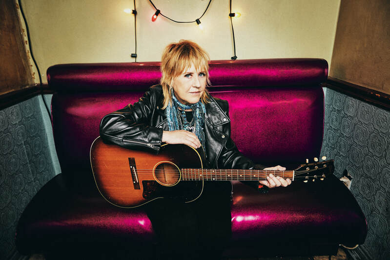 Lori Yates shares new single, “3 Sisters” (Interview)