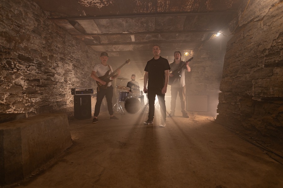 Treading Zero shares new single, “Brittle” (Interview)