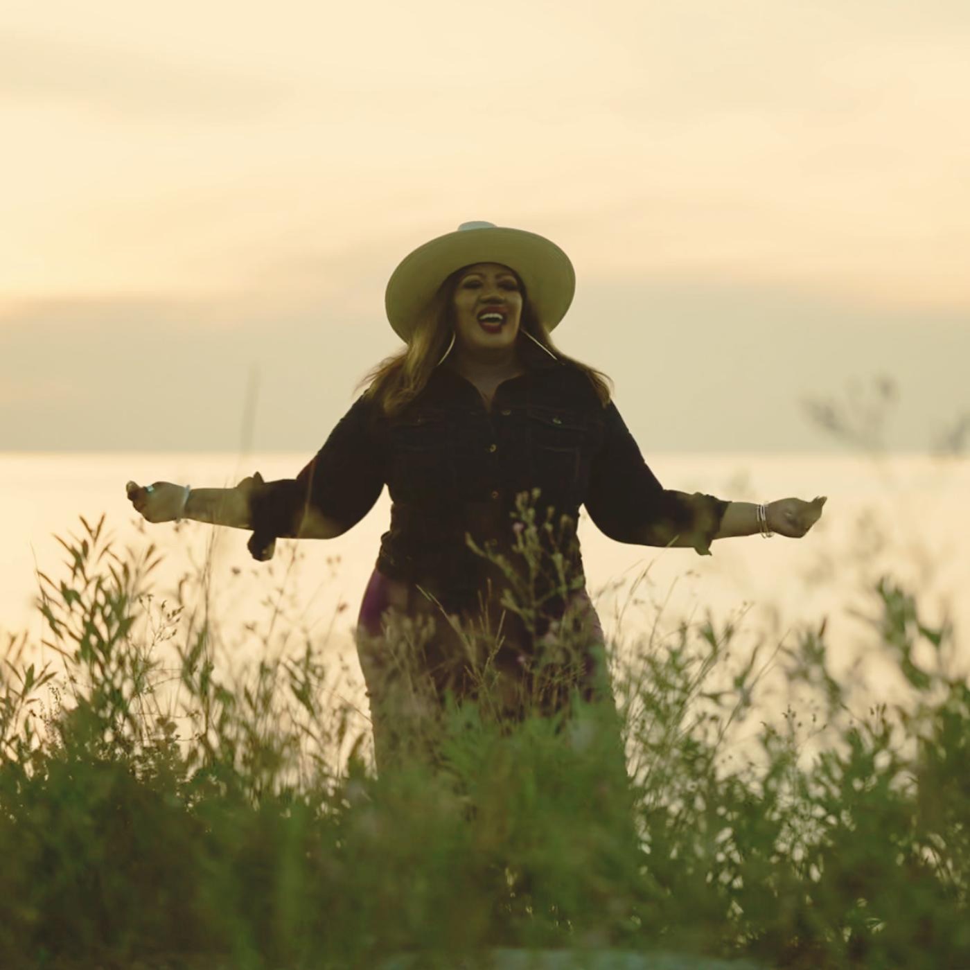 Simone Denny shares country version of “Superstar” (Interview)