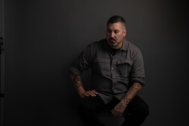 Mike Bern and the Muskrat Singers shares “Echoes”