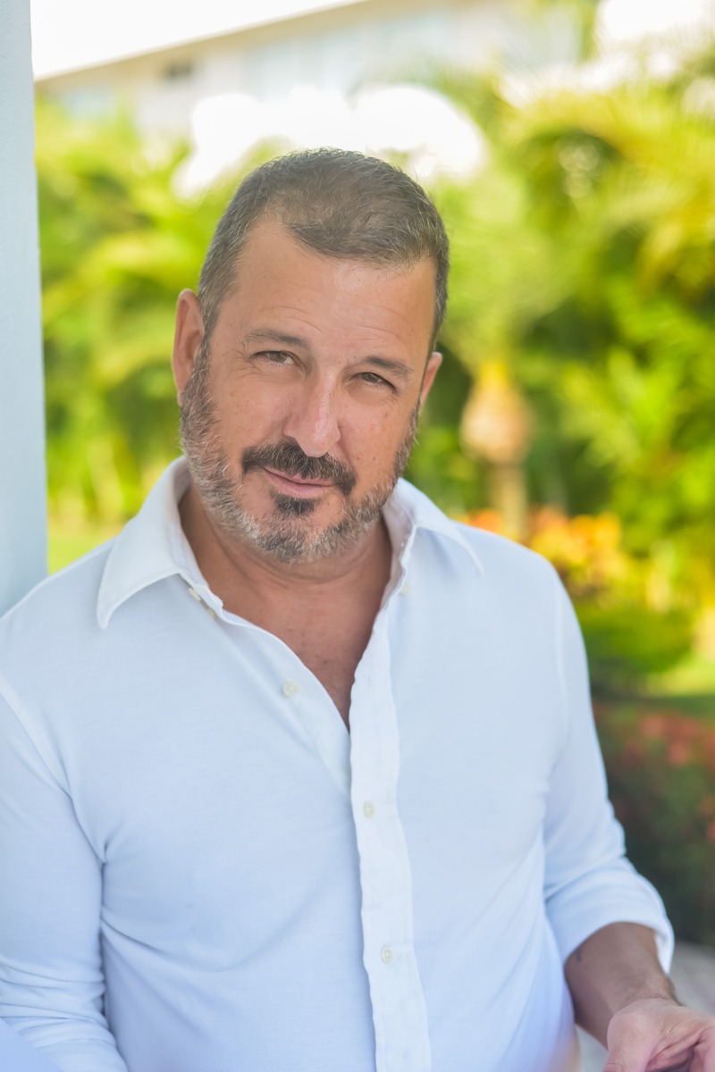 Rick Marshall shares new single, “Classic Country (Rocks My World)” (Interview)