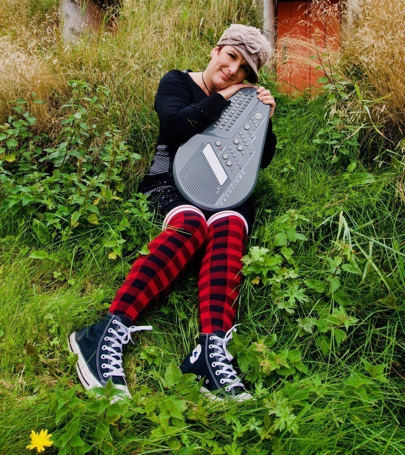 Rozalind MacPhail shares new single, “In Perfect Time”