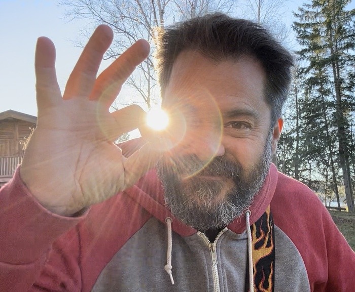 gRaHaM MurRay sEaRs shares new single, “Snow Machine” (Interview)