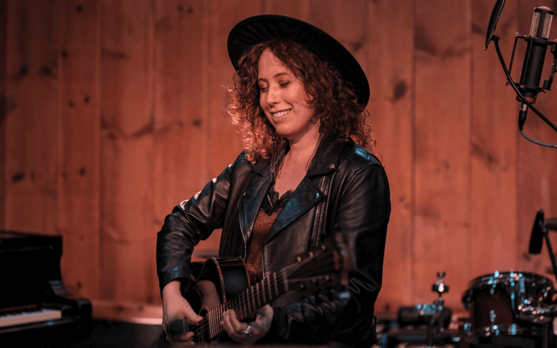 Aliza Hava shares new single, “Into the Light” (Interview)