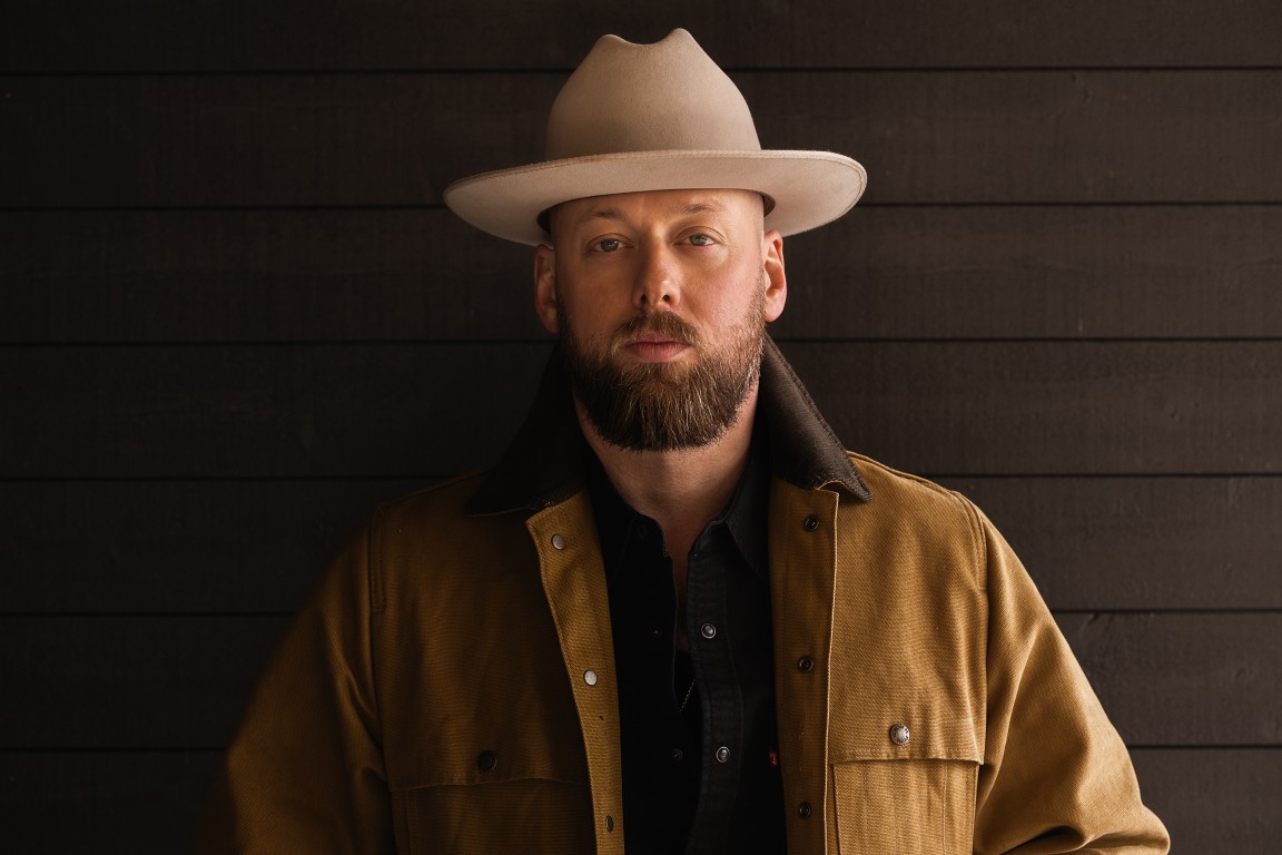 Andrew Hyatt shares new EP, Andrew Hyatt And The Ten Year War (Interview)