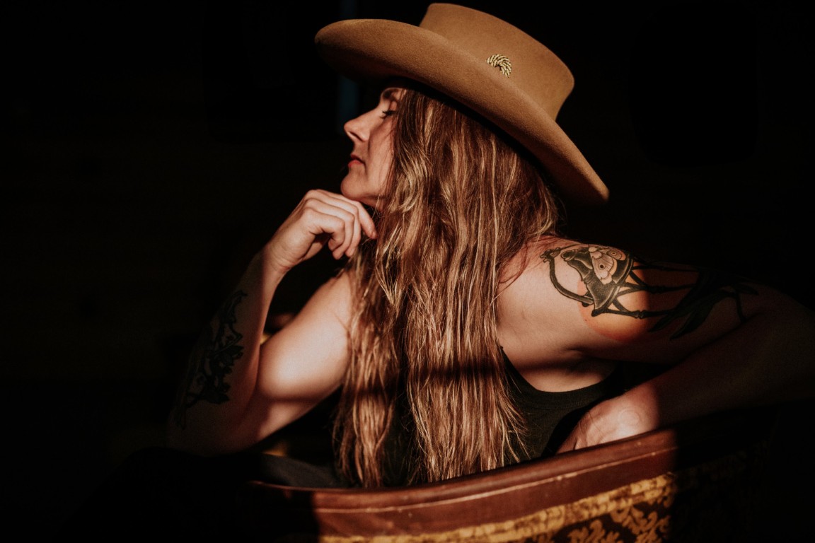 BIRDBELLY SHARES SPELLBINDING NEW SINGLE “DESERT KHAKI”