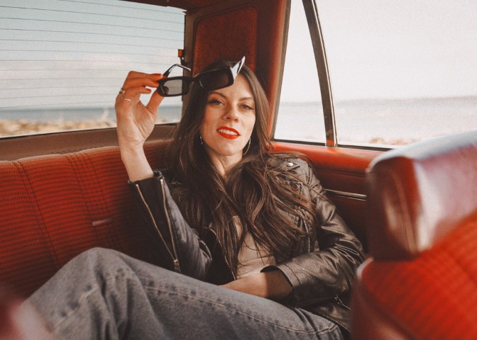 Elyse Aeryn shares new album, Everybody Loves You (Interview)