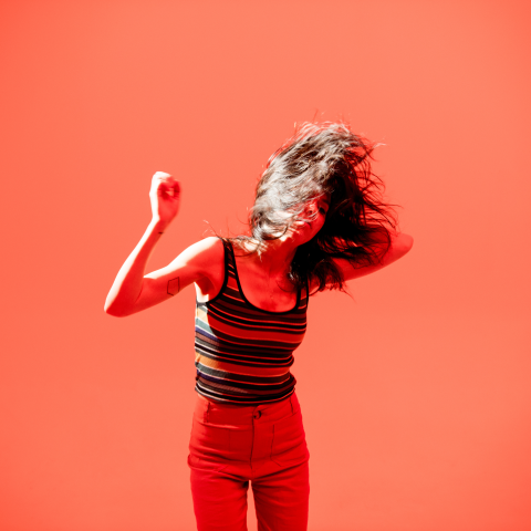 Ellie Heath shares “Sick of Myself” – Interview