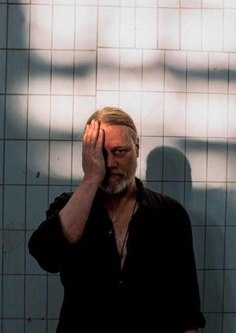 Jonas Carping shares new single, “This Whole World’s On Fire” – Interview