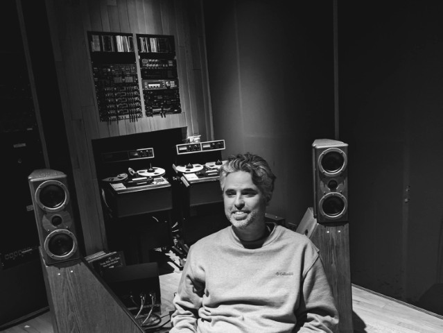 Ron Pastore promoting his single Robot Hands from the album Turtle Rock