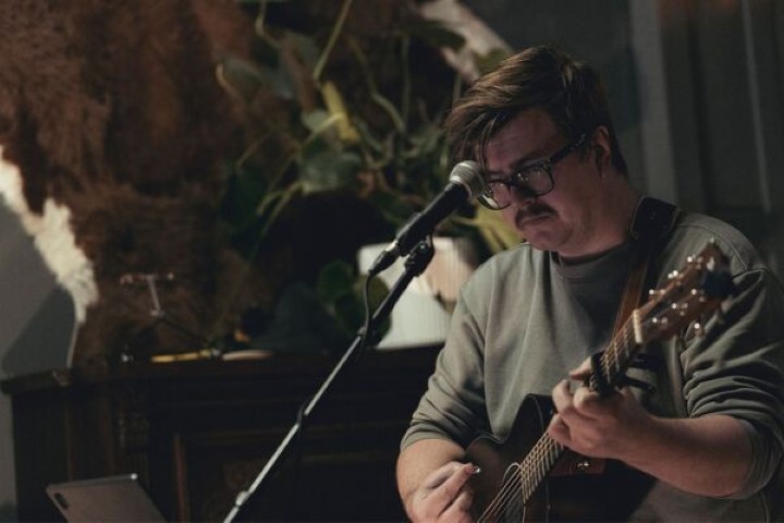 Bedford Bells shares new single, “Hands at Midnight” – Interview