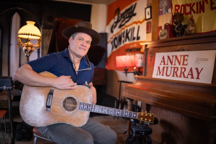 GORDIE TENTREES shares new single, “Back at the Cabin”
