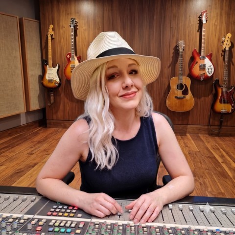 Cathy Young shares new single, “I Don’t Want To Lose You” – Interview