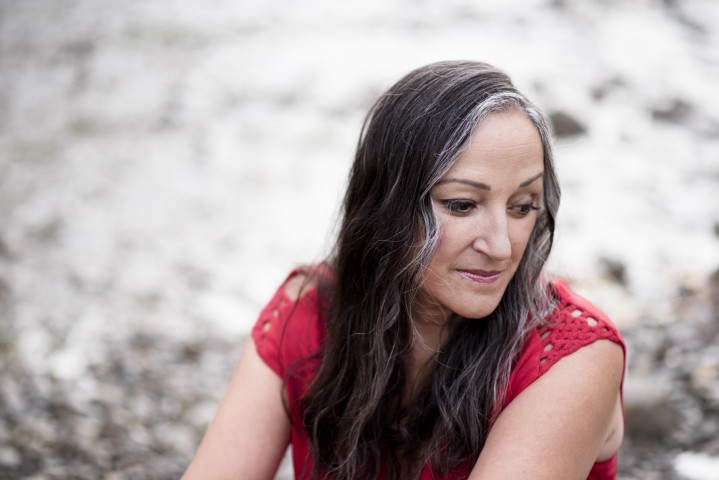 Sandra Sutter shares new single, “River of the Past” – Single Review