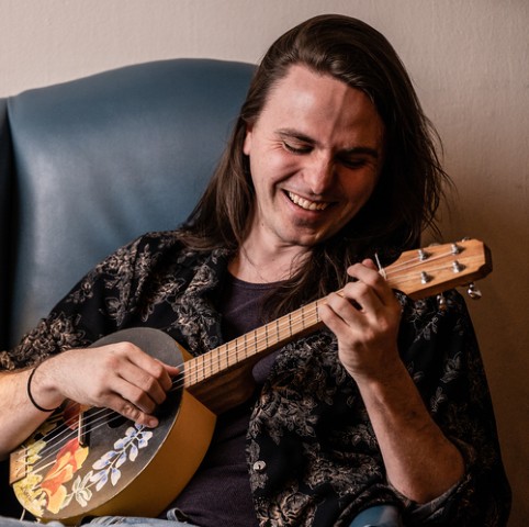 Stephen Ingram shares new single, “Leaving Song”