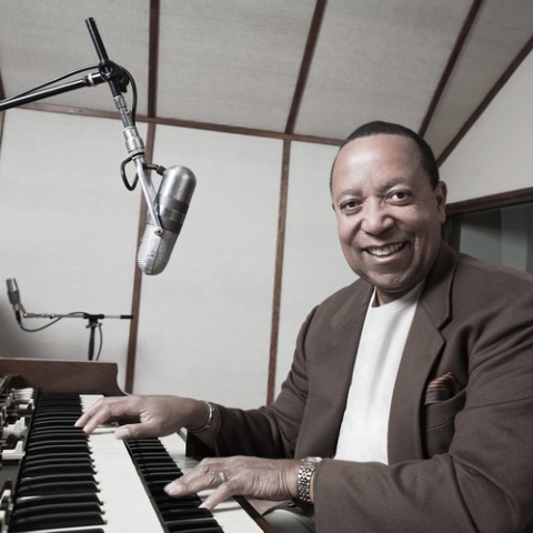 Vel Lewis Brings the Groove on New Single “Smoovee” Featuring Marion Meadows
