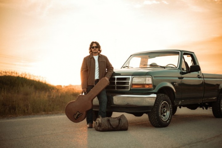 Hunter James Finds His Sound with New Single “Chasing A Sound” – Interview