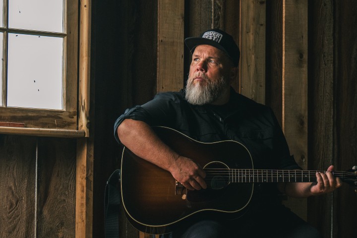 Woody Woodburn shares new single, “Mario Lemieux”